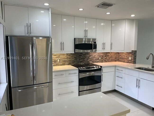 Foto del edificio - 454 Lakeview Dr