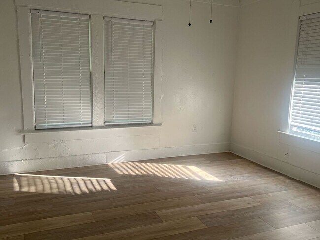 Foto del edificio - 1380 Live Oak St