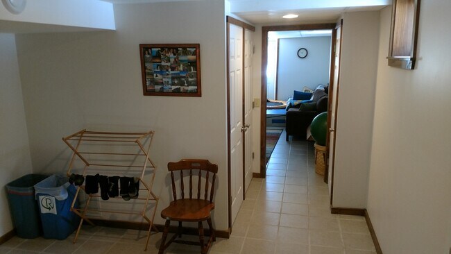 office/laundry - 419 King Rd E