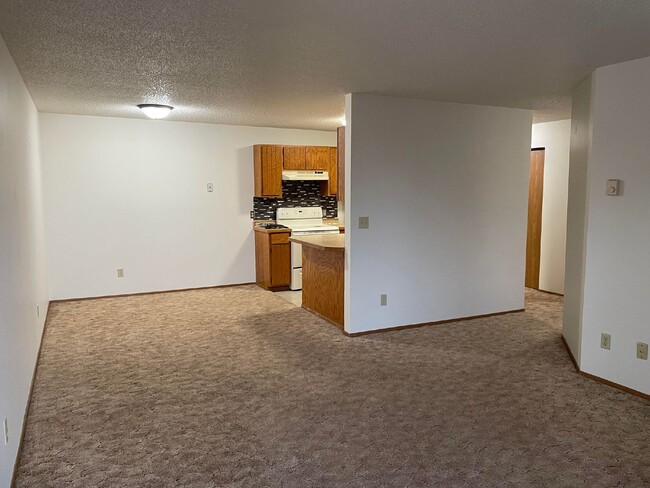Building Photo - Spacious 2 bedroom 2 bathroom apartment home!