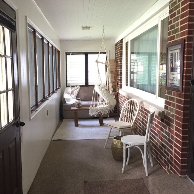 Building Photo - 1405 Northview Dr