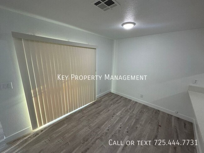 Foto del edificio - 6953 Hopkins Dr