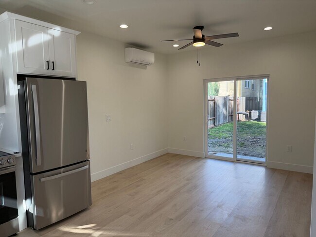 Foto del edificio - New 600 Sqft. 2 Bedroom 1 Bath Condo in Downtown Sacramento