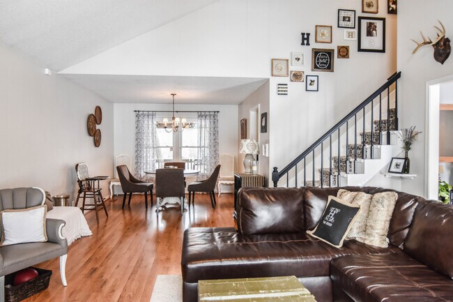 Foto del edificio - Pet Friendly Home on Half Acre Lot!