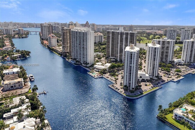 Foto del edificio - 20515 E Country Club Dr