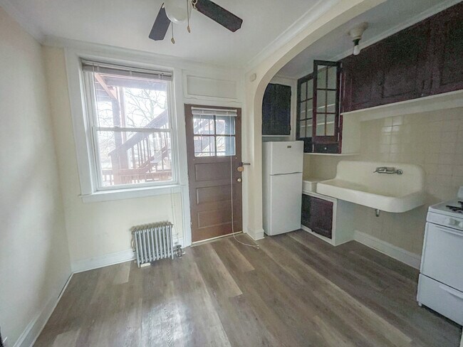 Building Photo - 4626 N Wolcott Ave