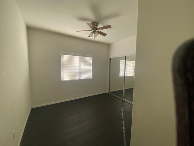Foto del edificio - 2072 W Avenue J6