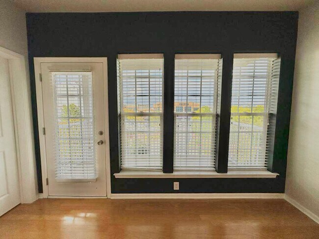 Building Photo - 15081 Santa Lucia Dr