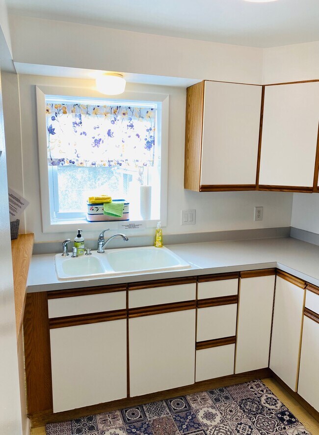 Fregadero y encimera - 2661 Titus Avenue Ext