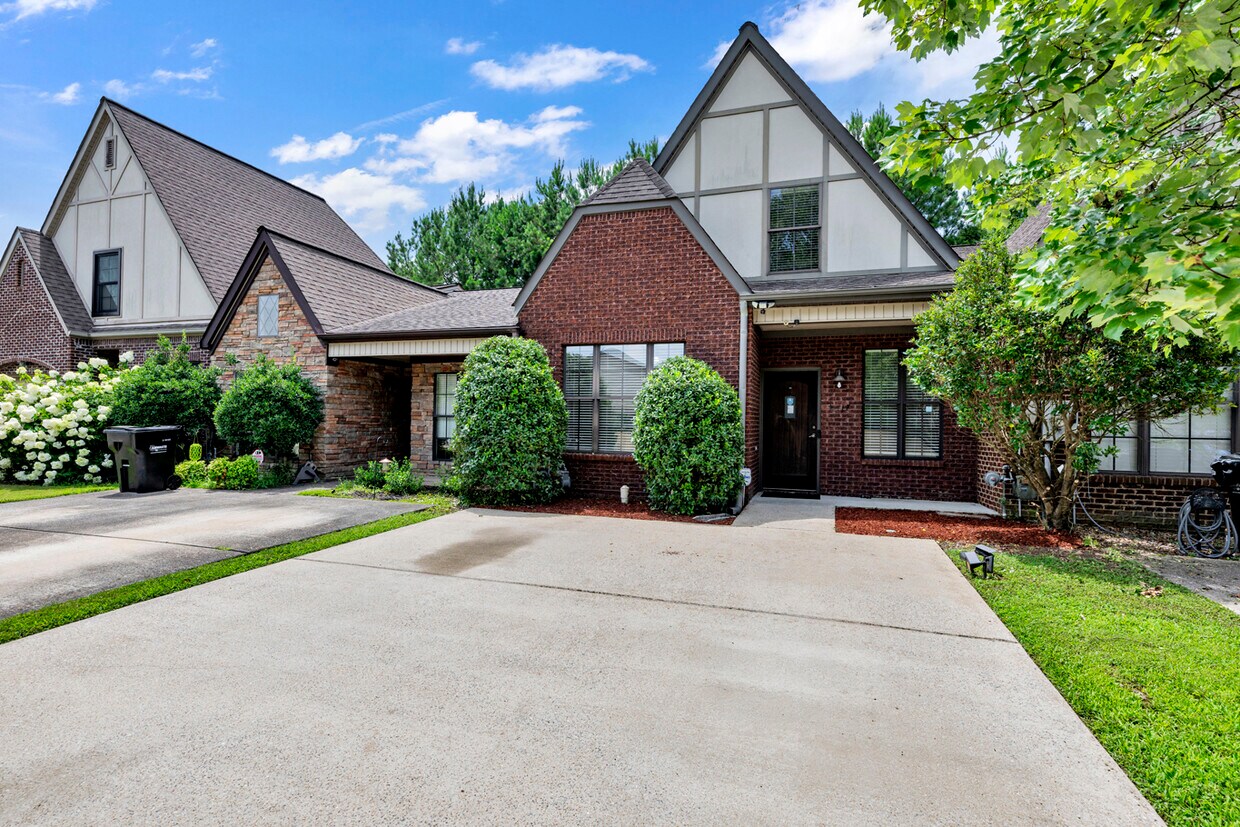 Foto principal - 1017 Ashwood Dr
