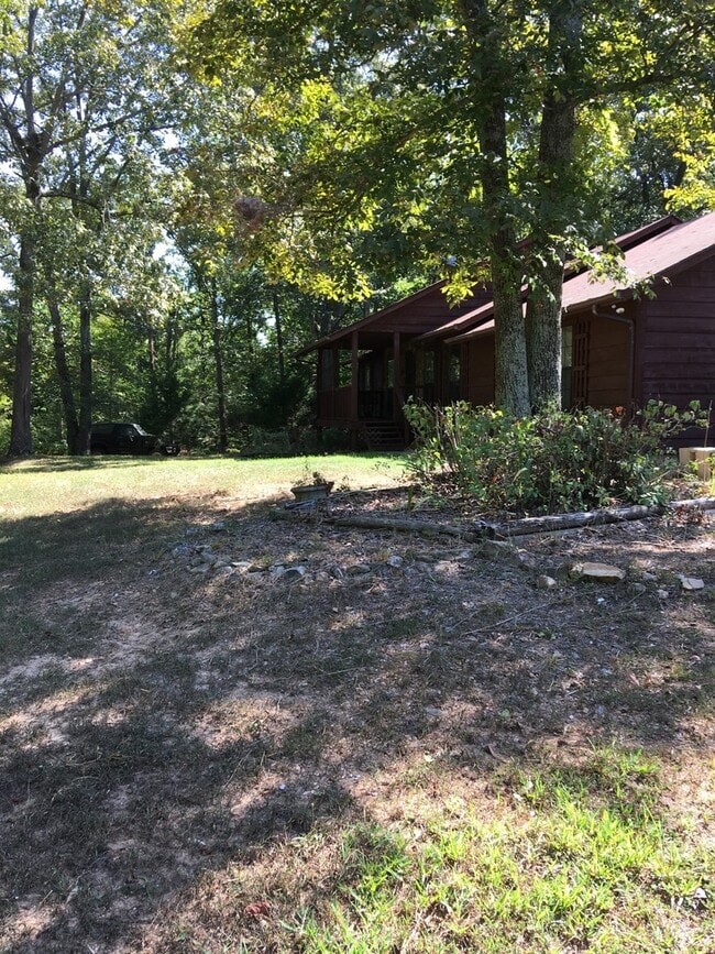Building Photo - Nice home in the country, easy access to gate 10 and minutes from LBL!