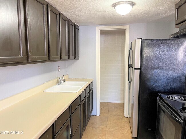 Foto del edificio - 5330 W Belleview St