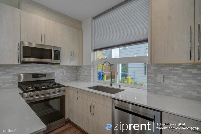 Foto del edificio - 2 br, 2.5 bath Townhome - 945 Northwest 56...