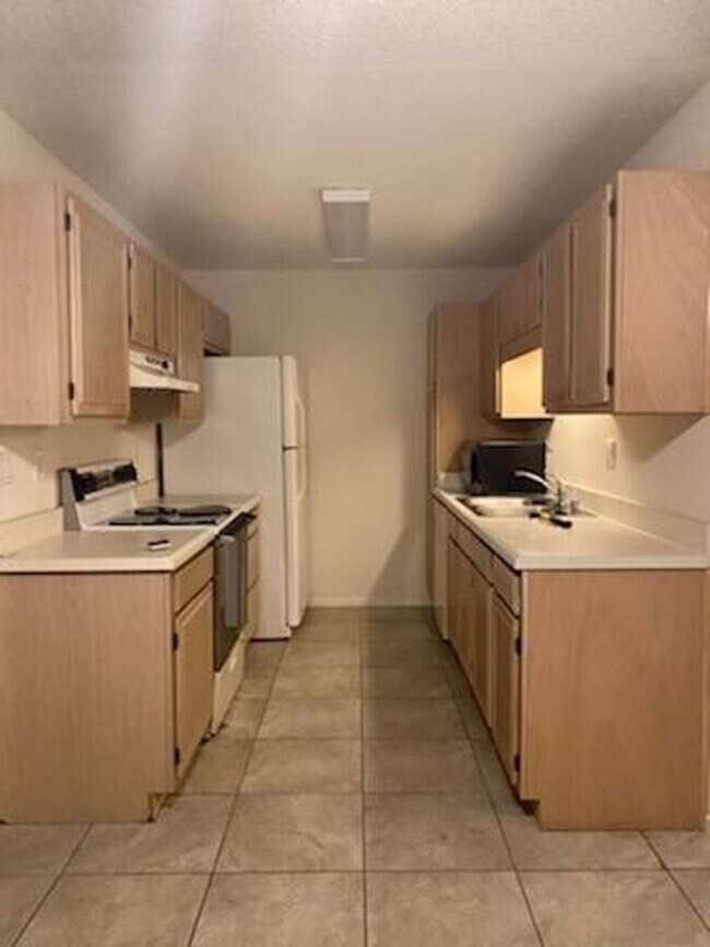 Building Photo - Carlsbad Condo, Close to Good Schools w/ L...