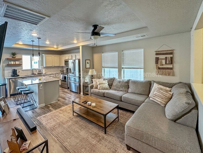 Foto del edificio - 17770 Goose Ridge Ave