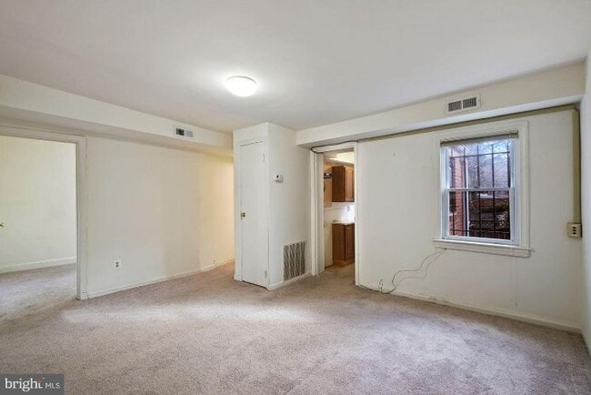 Building Photo - 315 8th St NE