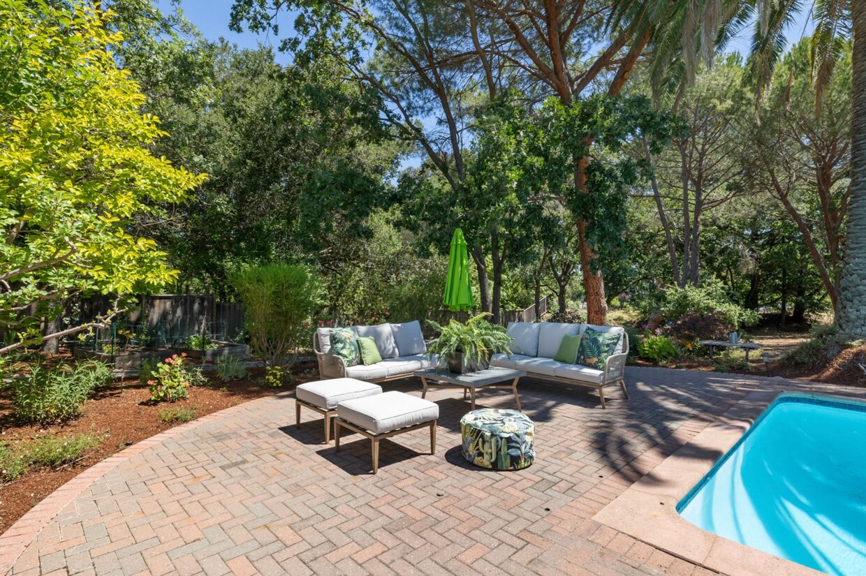 Foto del edificio - 25440 Crescent Ln