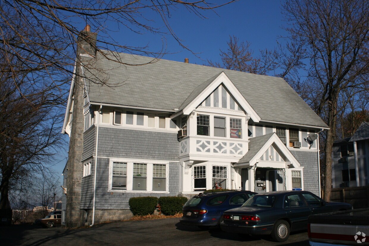 Primary Photo - 128 Mill St