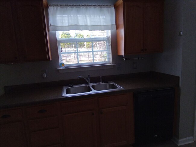 Foto del edificio - Knoxville 37924 - 3 bedroom, 2.5 bath home...