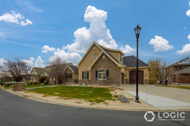 Foto del edificio - 1852 Centennial Blvd