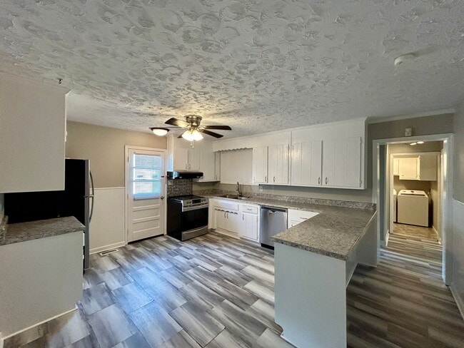 Building Photo - Charming 3 bedroom home near Virginia Stat...