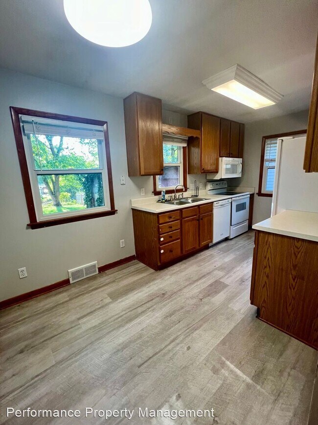Foto del edificio - 3 br, 2 bath House - 2225 Burnham St