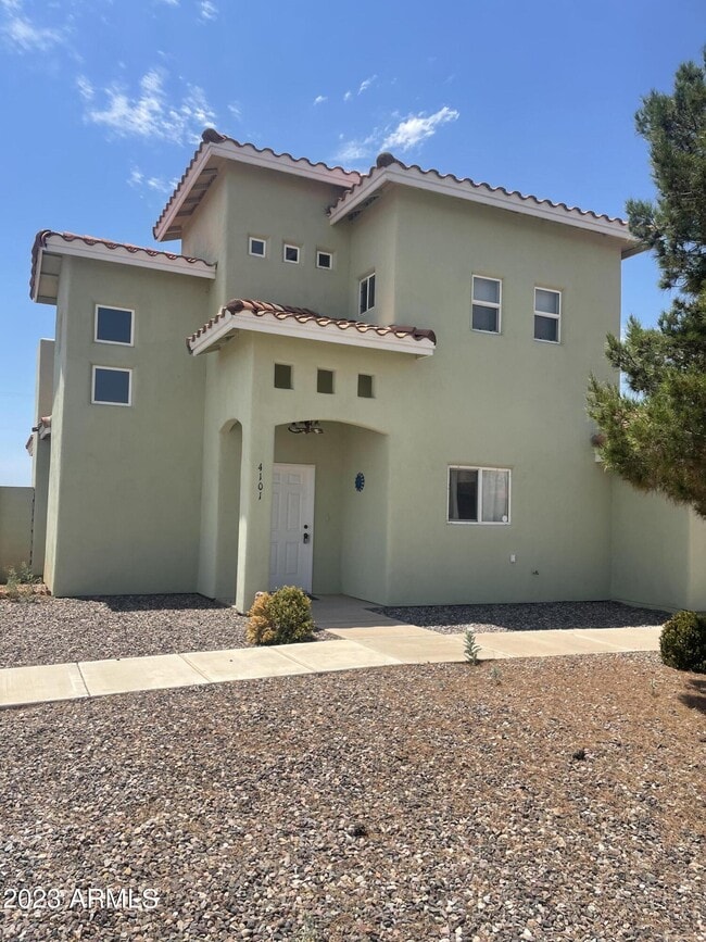 Building Photo - 4101 Santa Fe Ave