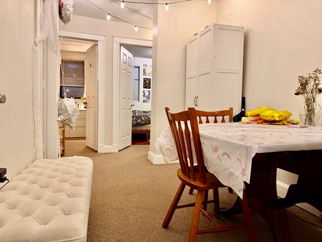 Foto del edificio - 833-835 Beacon St. Unit B