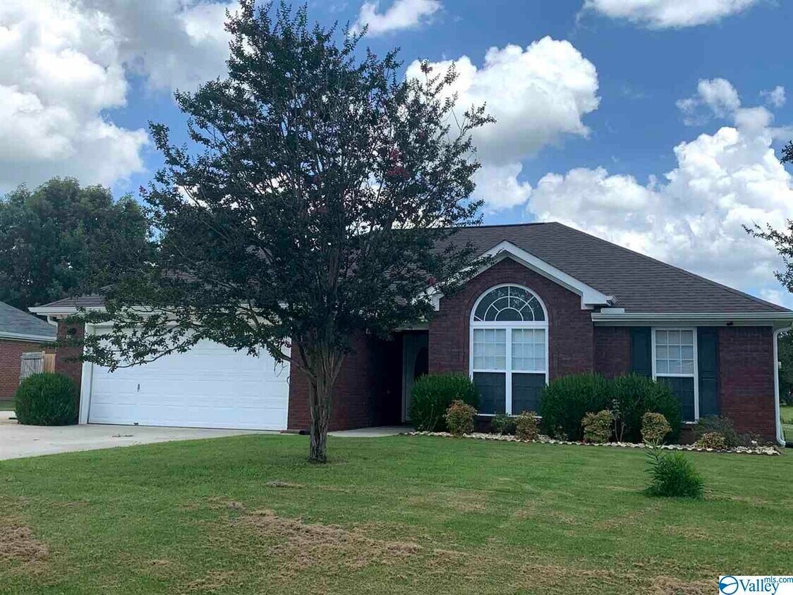 Foto principal - 18400 Belmont Cir