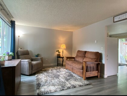 Foto del edificio - 2109 Markle Ave
