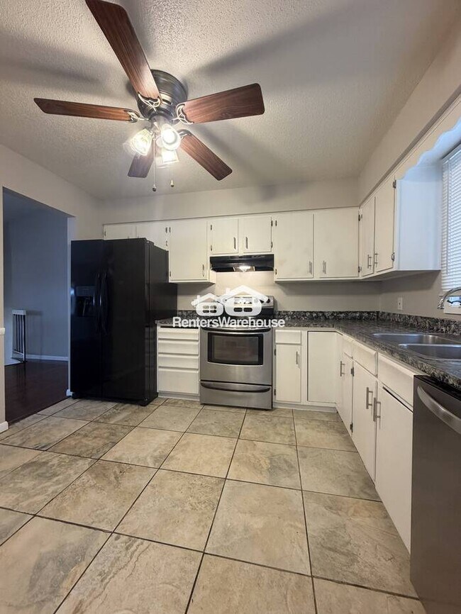 Building Photo - Available March 1st! 4 Bedroom 2 Bath Single Family Home in Minneapolis