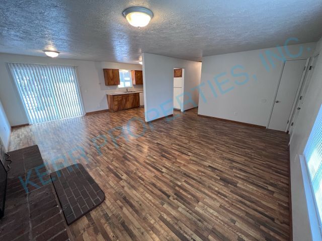 Foto del edificio - RURAL! 4 Bd / 1.5 Bth - Electric Fireplace...