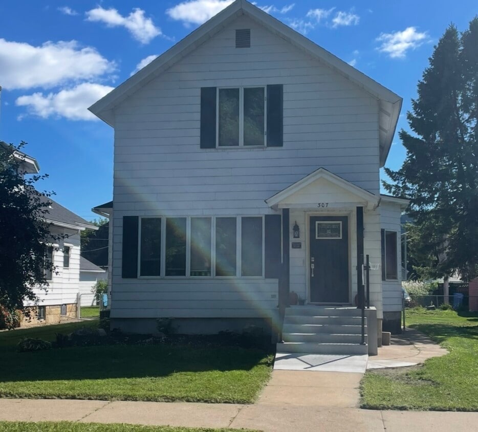 Primary Photo - 307 E Wabasha St