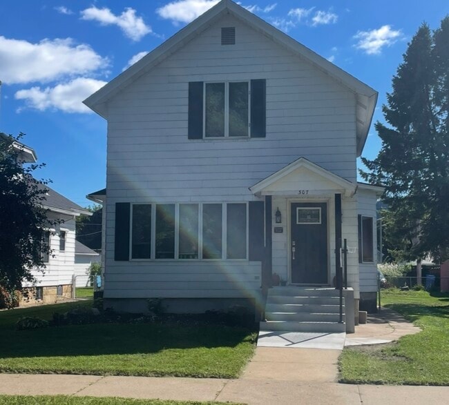 Building Photo - 307 E Wabasha St Building Photo - 307 E Wabasha St