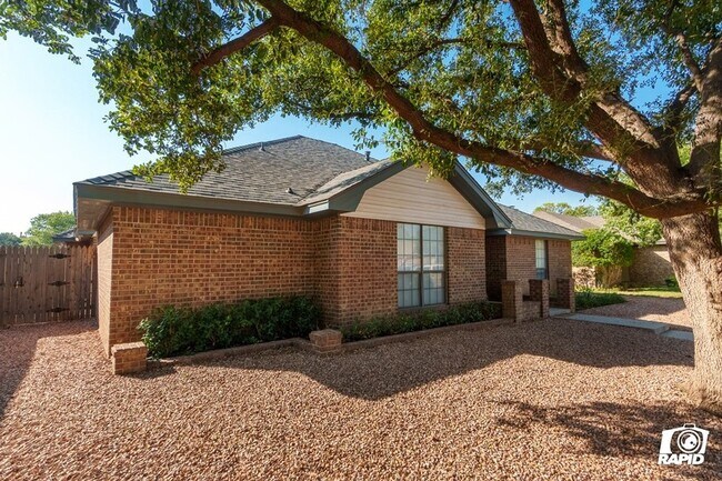 Foto del edificio - 4911 Sherwood Dr