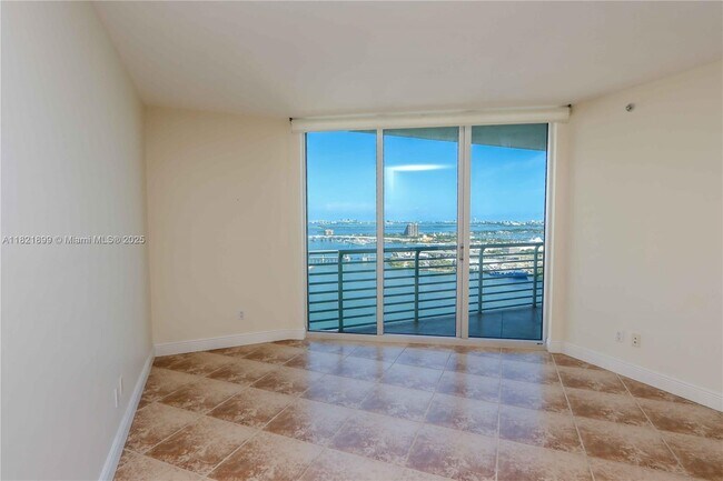 Foto del edificio - 335 S Biscayne Blvd