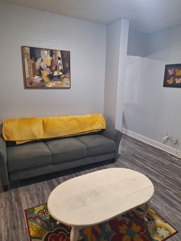 Foto principal - 930 W Main St