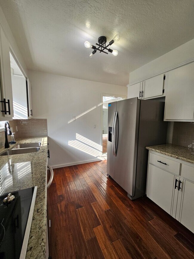 Building Photo - (2)Bed/(2.5) Bath + Study and Storm Shelter Avail Dec 1!