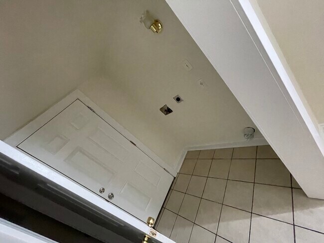 Utility room - 2333 Saint Anthony St
