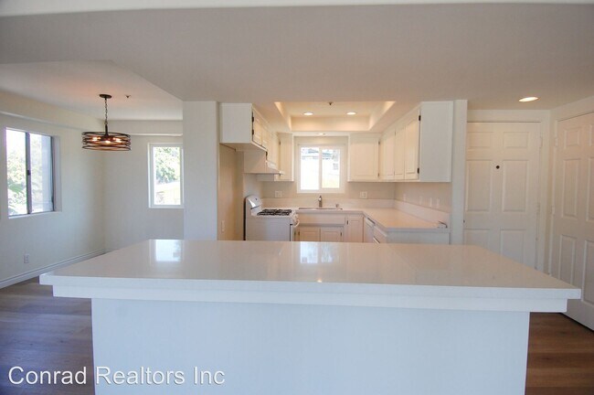 Building Photo - 223 W Avenida Palizada