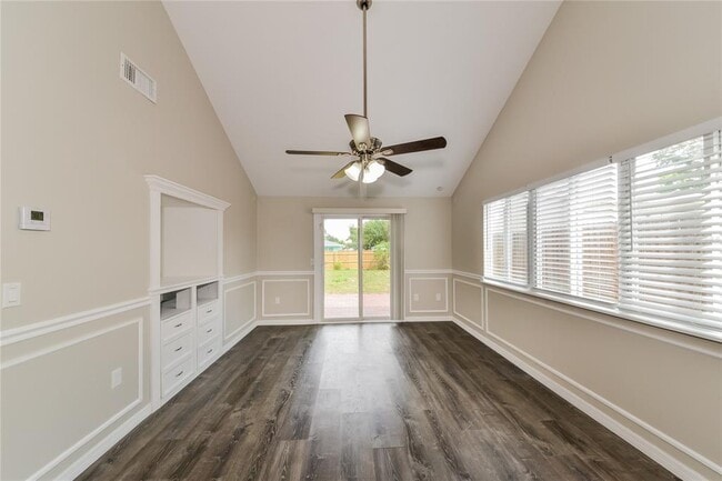 Building Photo - 2429 Apache St