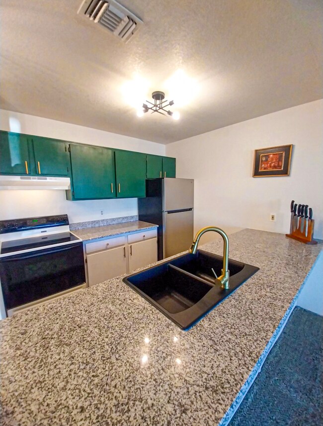 Foto del edificio - 4100 E Mission Ln