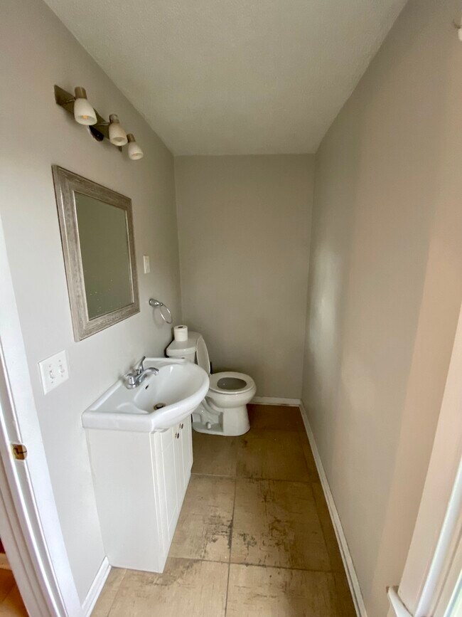 Building Photo - 2019 16th Ave