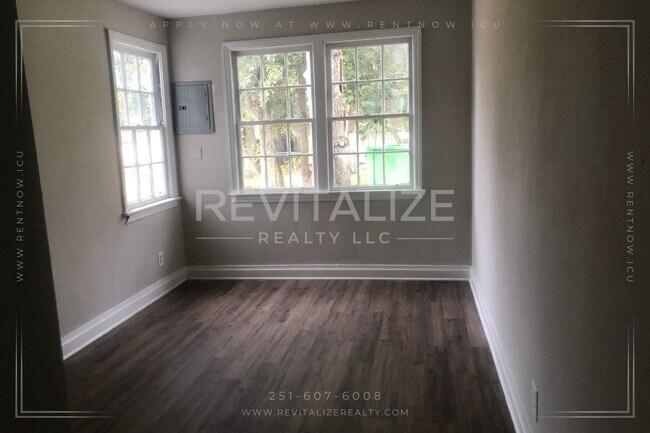 Foto del edificio - Cozy 2 Bedroom/1 Bathroom Duplex in Mobile!