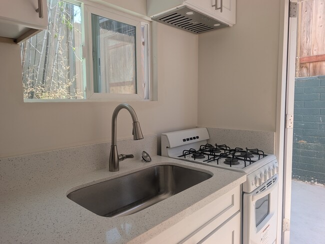 Building Photo - 2713 Clovis St