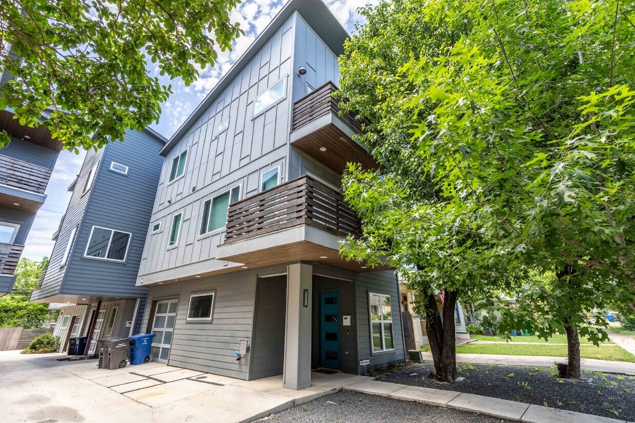 Primary Photo - 930 W Craig Pl