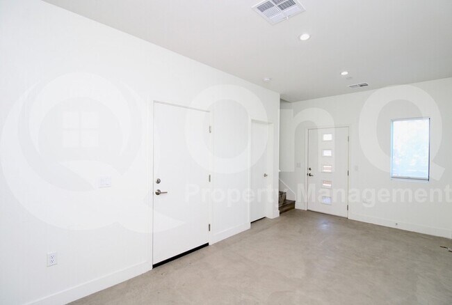 Building Photo - 1617 W Colter St