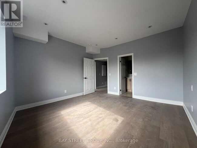 Building Photo - 2386-2386 Lake Shore Blvd W
