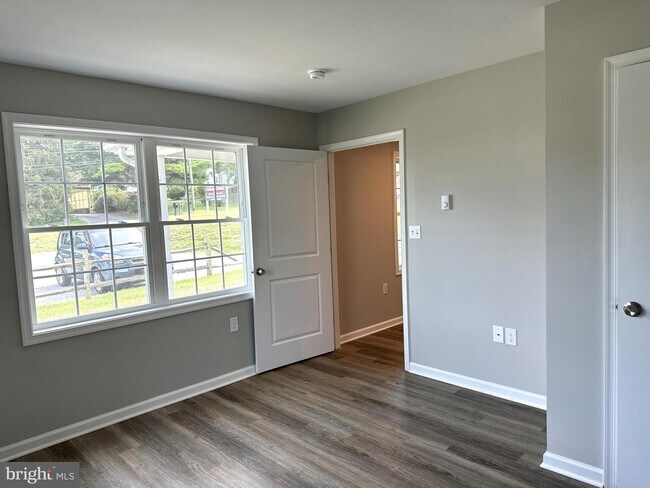 Foto del edificio - 1851 Holly Ln