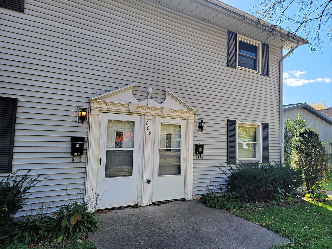 609 E Wilson St, Streator, IL 61364 Townhome Rentals in Streator IL